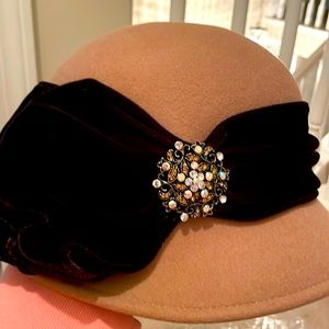 Beautiful tan dressy hat nwt